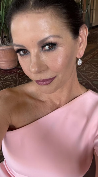 Catherine Zeta-Jones relatou encontro com fã de 12 anos e gerou repercussão negativa