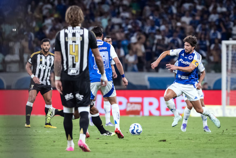 Cruzeiro x Atlético-MG registrou cânticos homofóbicos ao longo da partida.