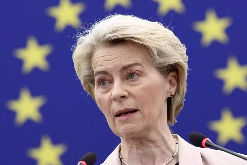 A presidente da Comissão Europeia, Ursula von der Leyen, discursa no Parlamento Europeu
