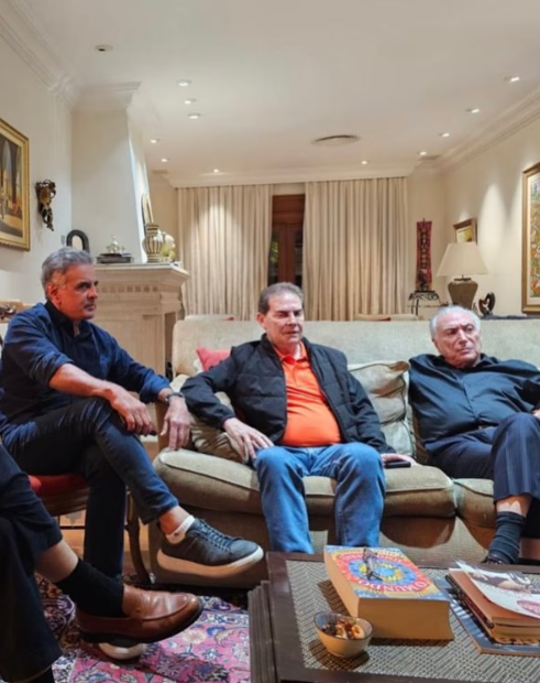 Encontro entre Paulinho da Força, Aécio Neves e Michel Temer teve participação virtual de Hugo Motta