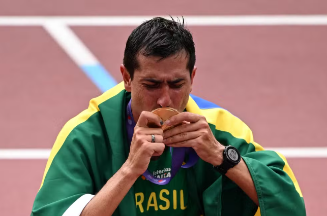Caio Bonfim é ouro na marcha atlética 20km do Mundial de Atletismo
