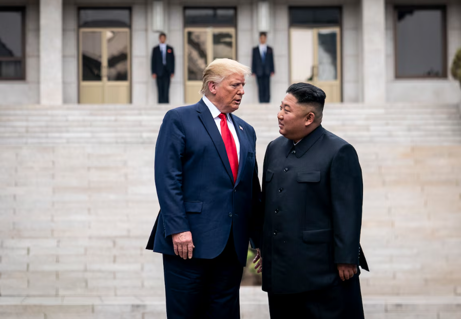 Donald Trump e Kim Jong-un se encontraram em 2019, no primeiro mandato do americano; líder norte-coreano disse que está disposto a retomar negociações com os EUA.