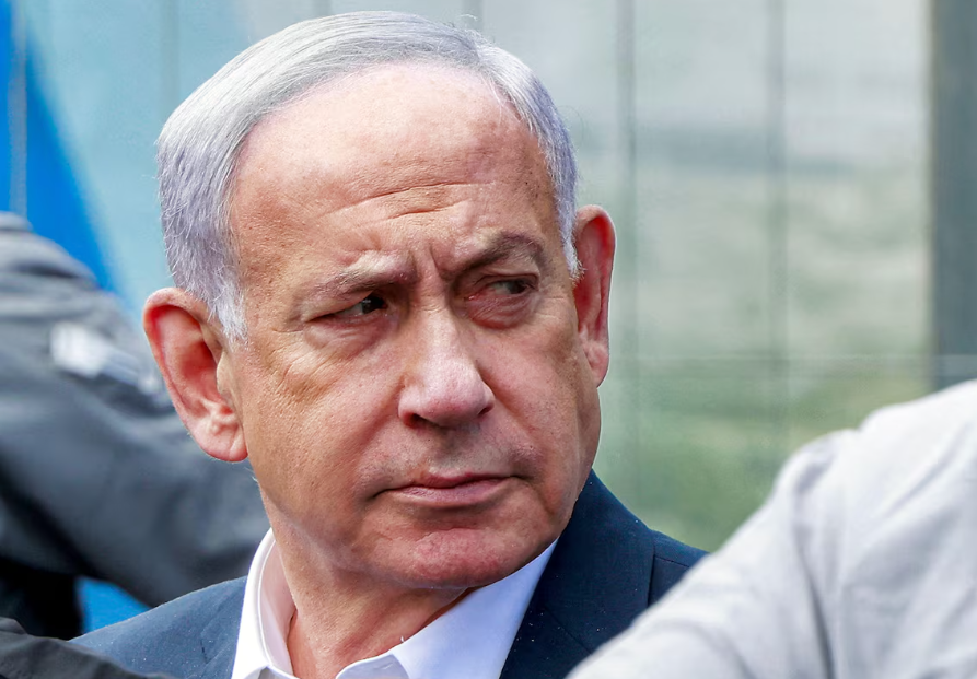 O primeiro-ministro de Israel, Binyamin Netanyahu, visita o local que foi alvo de um atentado terrorista em Jerusalém Oriental