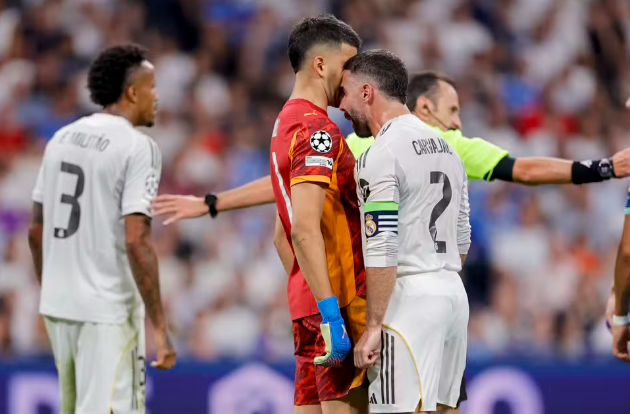 Carvajal foi expulso na estreia do Real Madrid na Champions, contra o Olympique de Marselha
