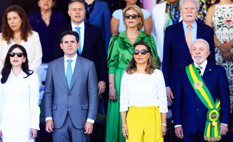 Presidente Lula e o presidente da Câmara dos Deputados, Hugo Motta, acompanham o desfile do 7 de setembro na Esplanada dos Ministérios