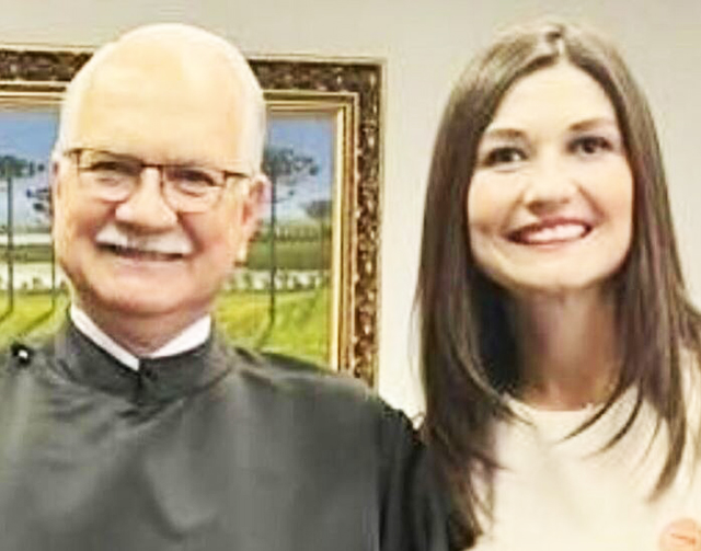 Melina Fachin é agredida ao sair da UFPR; caso ocorreu após tensão política no campus e gerou repúdio de entidades.