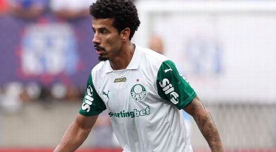 Lucas Evangelista sofre lesão grave na coxa e não joga mais em 2025; cirurgia será realizada.