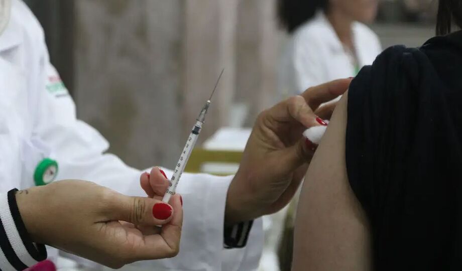 Estudo mostra que vacinar gestantes contra a covid-19 reduz riscos de parto prematuro, morte fetal e complicações