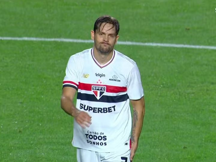 Toloi sofreu lesão muscular contra o Ceará e desfalca o São Paulo diante do Fortaleza
