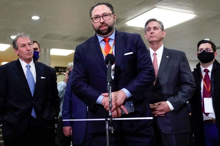 Jason Miller reage a declaração de Alexandre de Moraes durante julgamento da tentativa de golpe de 2022