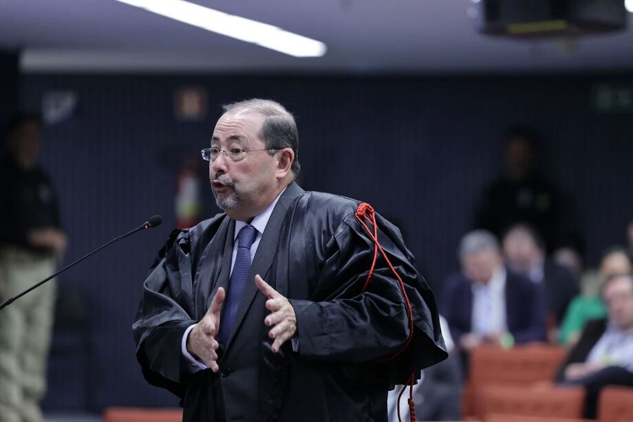 Celso Vilardi contesta benefícios dados a Mauro Cid e alerta para risco institucional