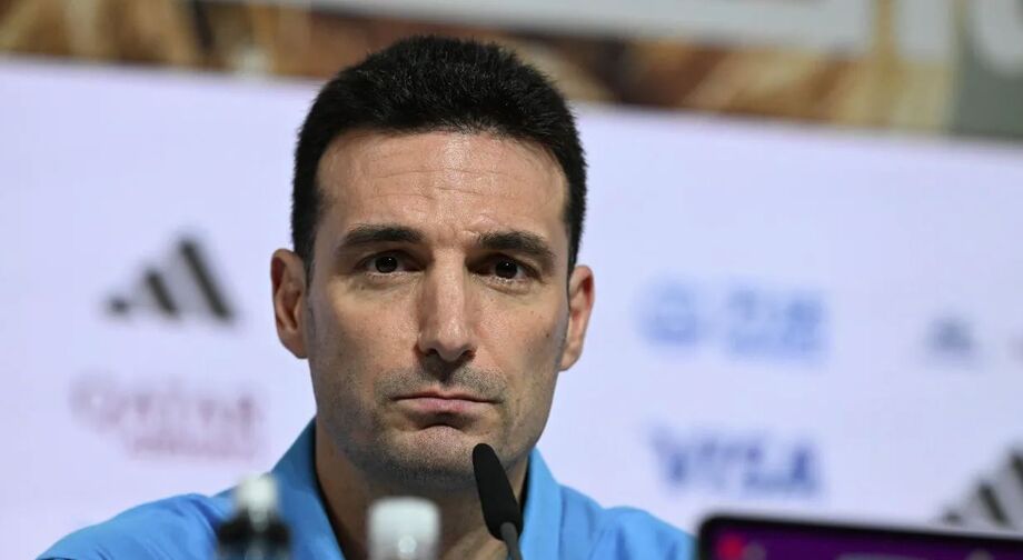 Scaloni se emociona ao falar sobre Messi e não descarta nova tentativa de convencer o craque a continuar