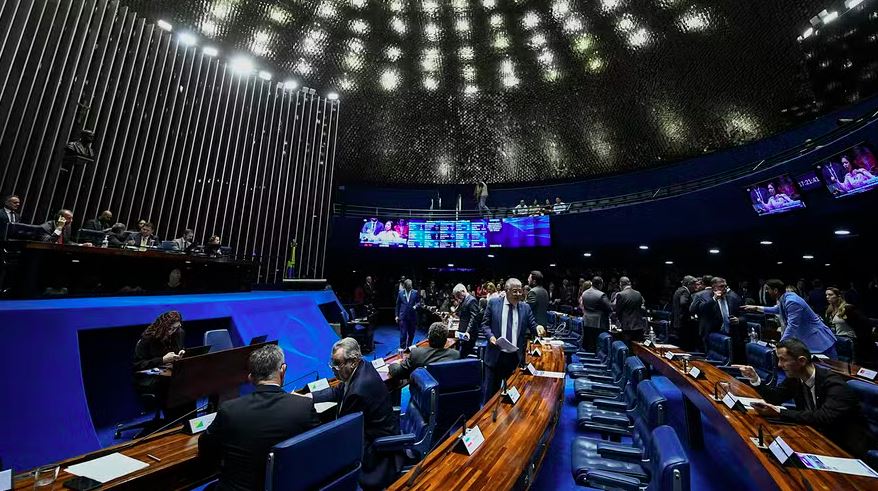 Senadores aprovam PEC que muda regras de pagamento de precatórios e cria alívio fiscal para União e entes federativos