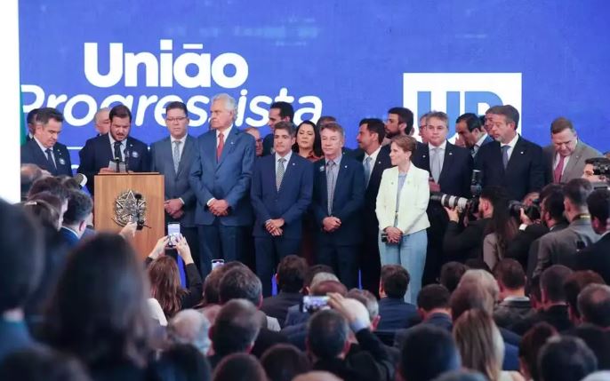 União Brasil e PP deixam base de Lula e buscam consolidar espaço no campo conservador