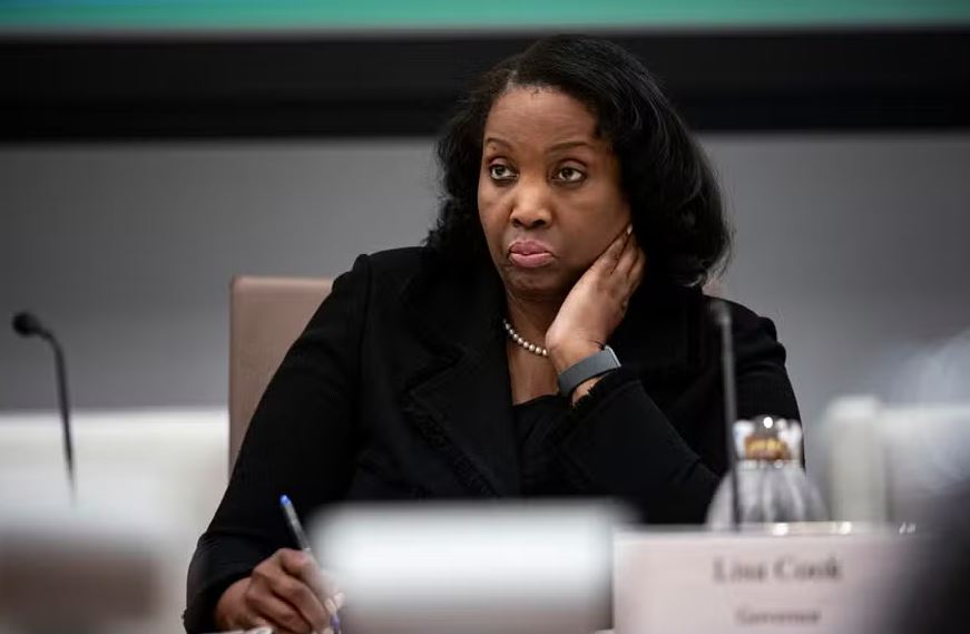 Lisa Cook contesta decisão de Trump na Justiça para permanecer no conselho do Federal Reserve