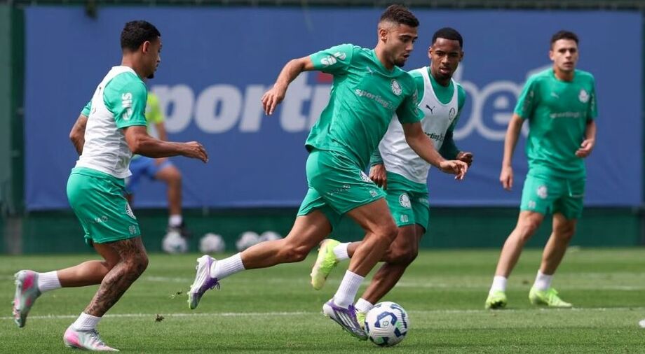 Andreas Pereira participa do primeiro treino no Palmeiras durante pausa para a Data Fifa