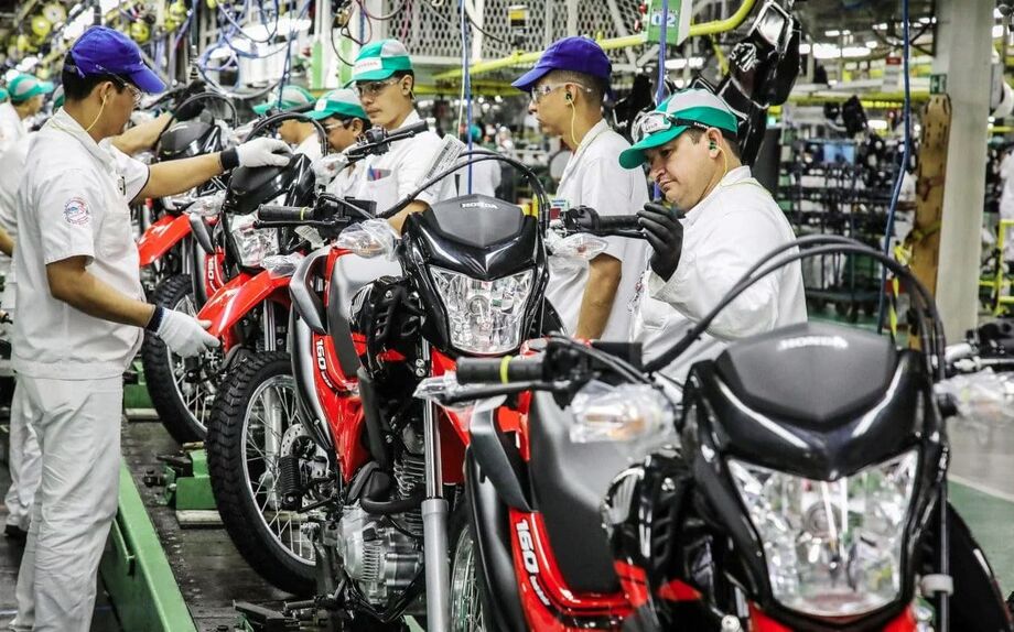 B3 aponta crescimento de 10,3% nos financiamentos de motos em agosto, apesar da queda em carros e caminhões.