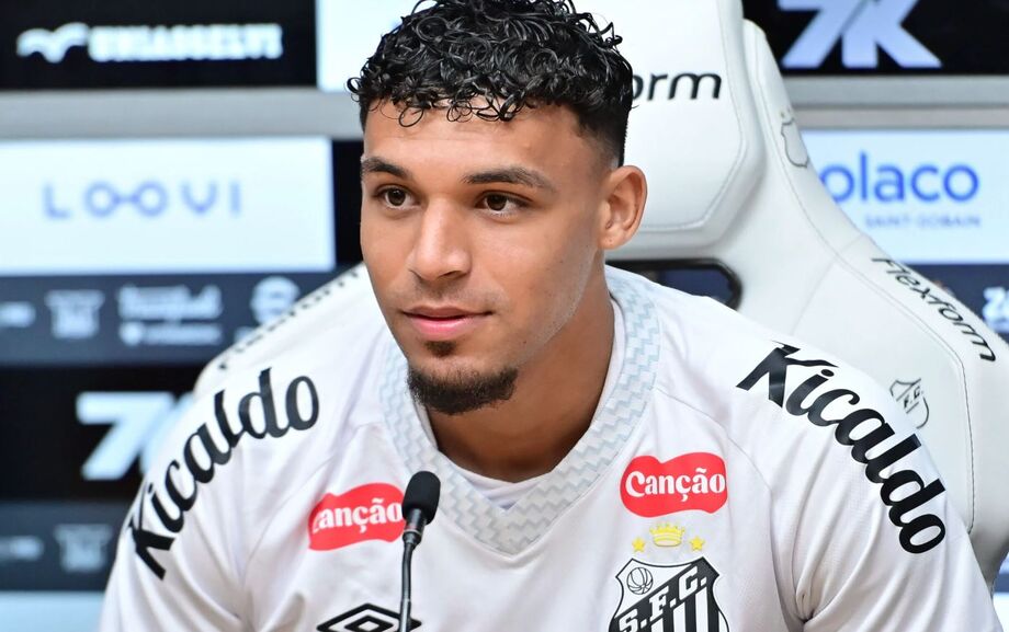 Vitor Hugo foi apresentado pelo Santos e revelou que mensagem de Neymar foi decisiva em sua escolha.