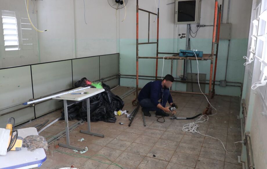 Projeto leva mão de obra prisional para serviços em escolas públicas, aliando ressocialização à melhoria da estrutura escolar