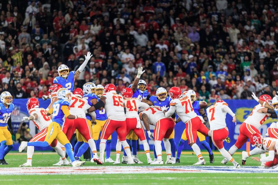 Chargers x Chiefs superaram recorde de público do futebol americano na Neo Química Arena.