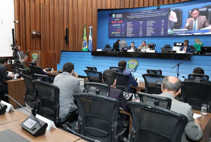 A sessão é transmitida ao vivo pelos canais de comunicação da Casa de Leis e pode ser acompanhada presencialmente