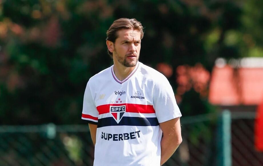 Rafael Tolói é apresentado no São Paulo e reforça o setor defensivo na disputa de Brasileirão e Libertadores