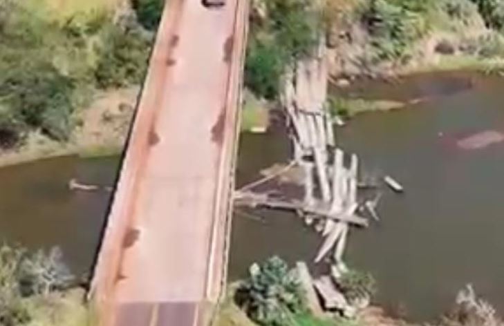 Restos da antiga ponte no Rio Santo Antônio preocupam pescadores e moradores em Guia Lopes da Laguna