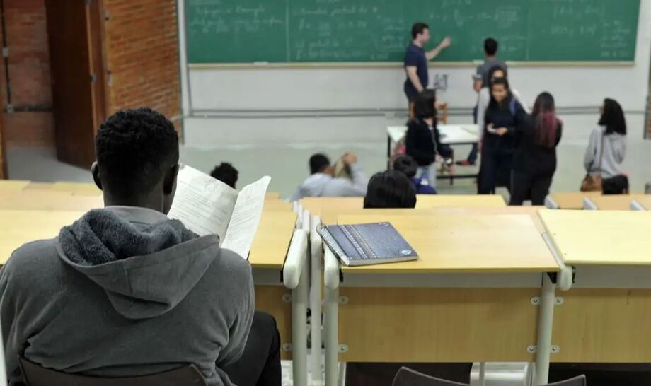 Brasil tem a maior média de alunos por professor no ensino superior privado entre países analisados pela OCDE