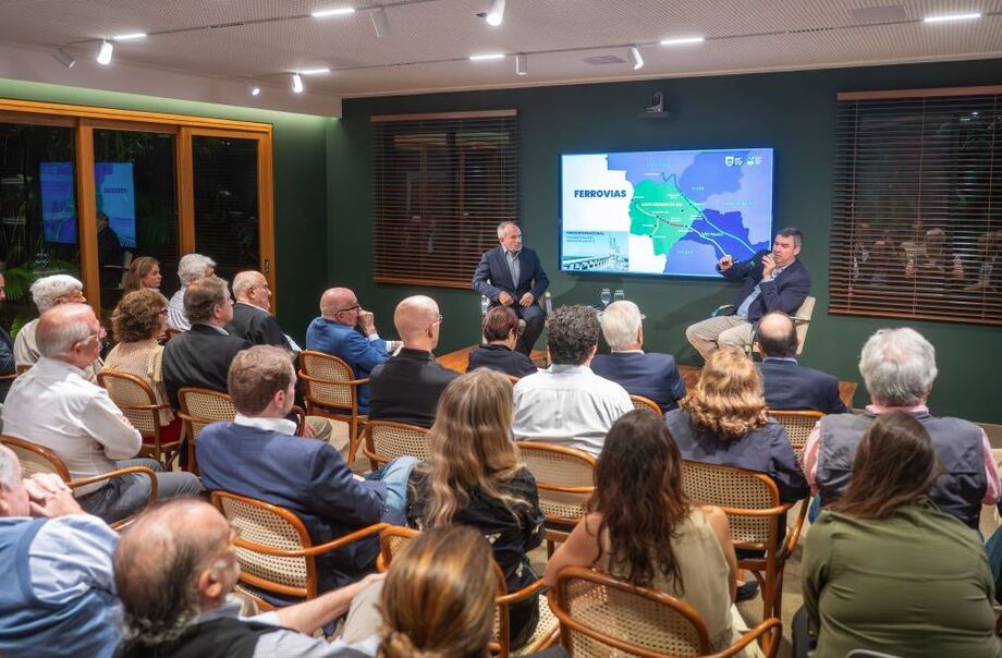Governador Eduardo Riedel apresentou em evento do CEBRI a agenda sustentável e os investimentos que transformam Mato Grosso do Sul