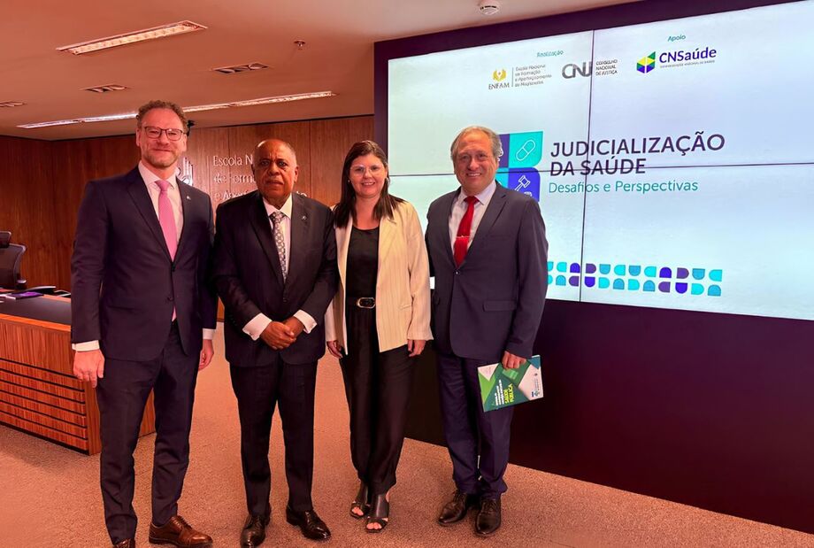 Desembargador Nélio Stábile representou o TJMS em debates sobre judicialização da saúde no seminário em Brasília