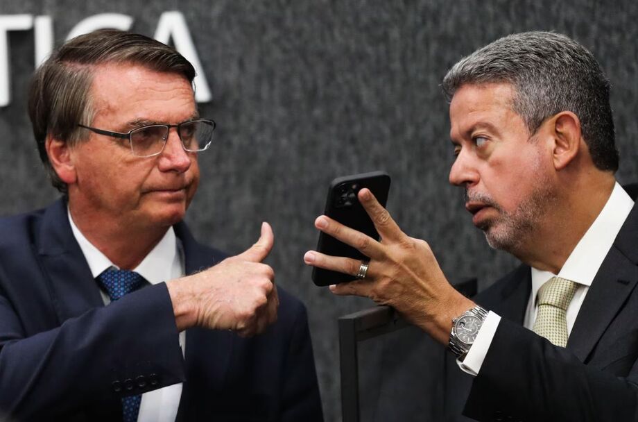Arthur Lira recebeu autorização de Alexandre de Moraes para visitar Jair Bolsonaro em prisão domiciliar