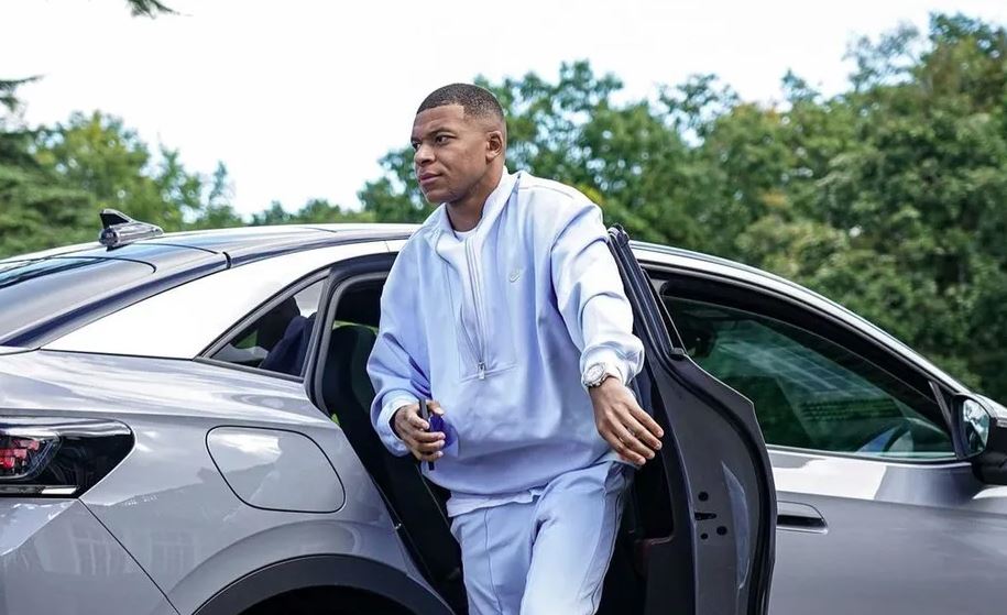 Mbappé revela frustração com bastidores do futebol e diz que dinheiro 'estraga tudo'