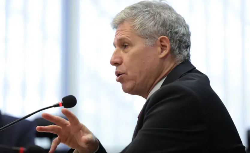 Ministro Paulo Teixeira prevê novas quedas de tarifas dos EUA sobre produtos brasileiros
