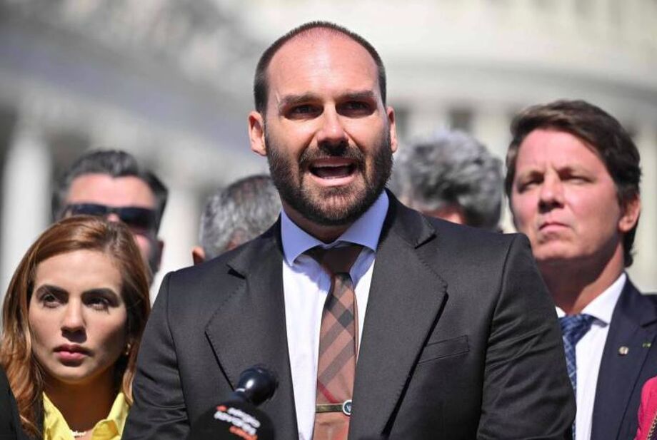 Eduardo Bolsonaro, no YouTube, onde criticou perfil político de Tarcísio de Freitas