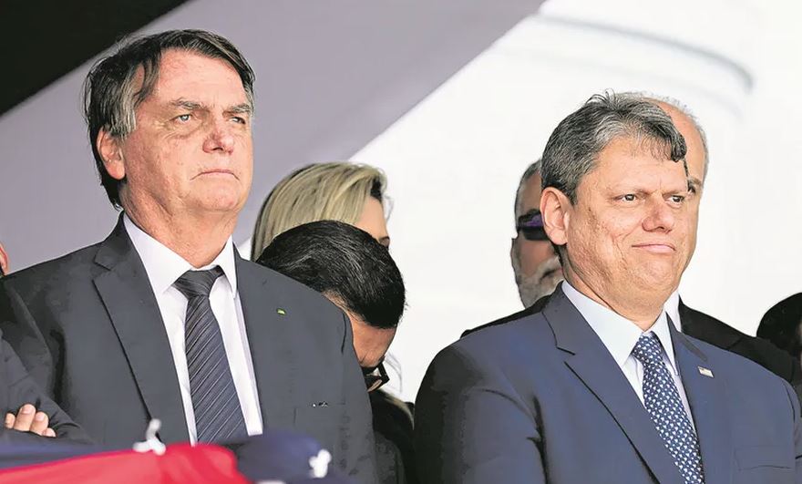 Governador Tarcísio pede autorização ao STF para visitar Bolsonaro, com quem retoma articulações políticas