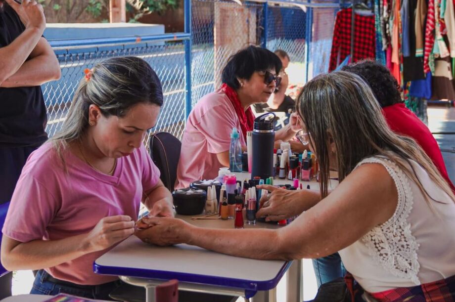Atendimentos de beleza como manicure, corte de cabelo e design de sobrancelhas estarão disponíveis no mutirão.