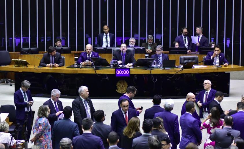 PEC da Blindagem prevê autorização da Câmara ou do Senado para abertura de ação penal contra parlamentares