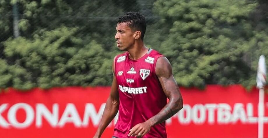 Luiz Gustavo volta a treinar sem restrições após quatro meses afastado por problema de saúde