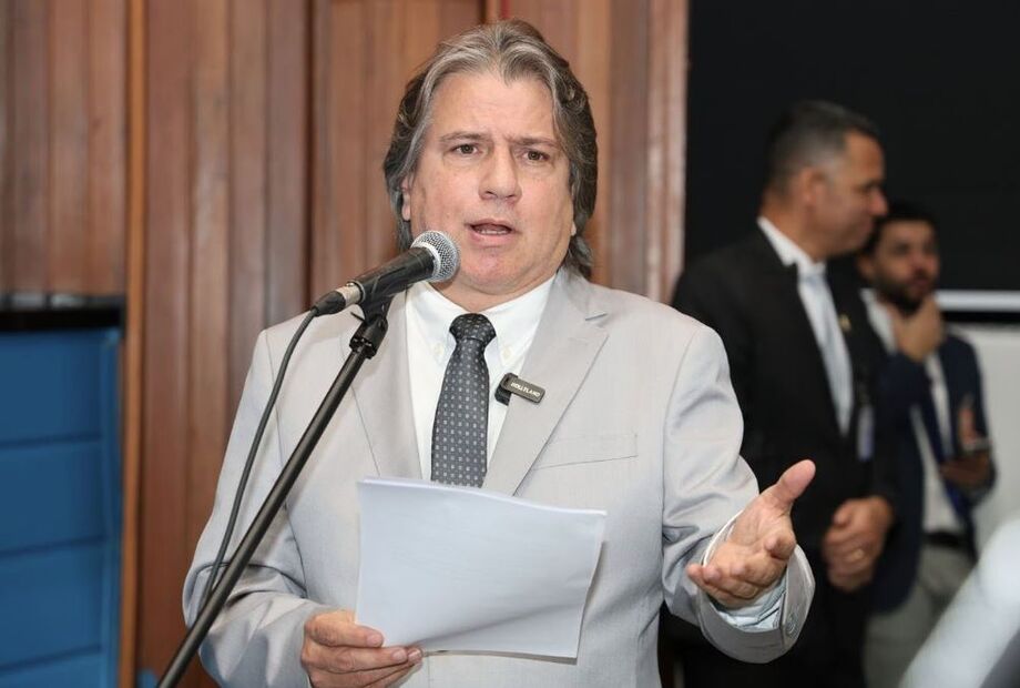 Projeto de lei prevê que cinemas exibam campanhas educativas contra exploração infantil em maio.