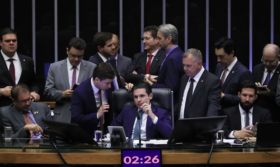 Texto retoma voto secreto e dificulta ação judicial contra parlamentares