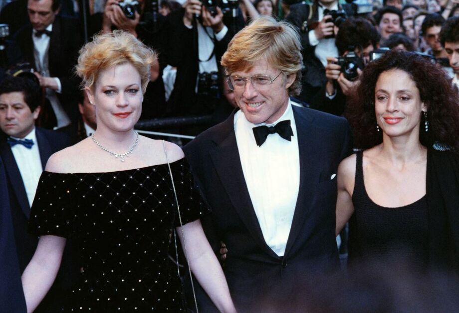 A atriz Melanie Griffith, o ator e diretor Robert Redford e a atriz brasileira Sônia Braga durante a estreia de 'Rebelião em Milagro' no Festival de Cannes, em 1988