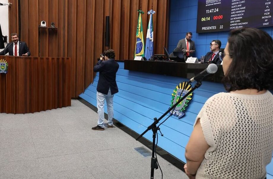 O deputado Pedro Kemp chamou a proposta de PEC da Bandidagem e Gleice Jane compartilhou da indignação