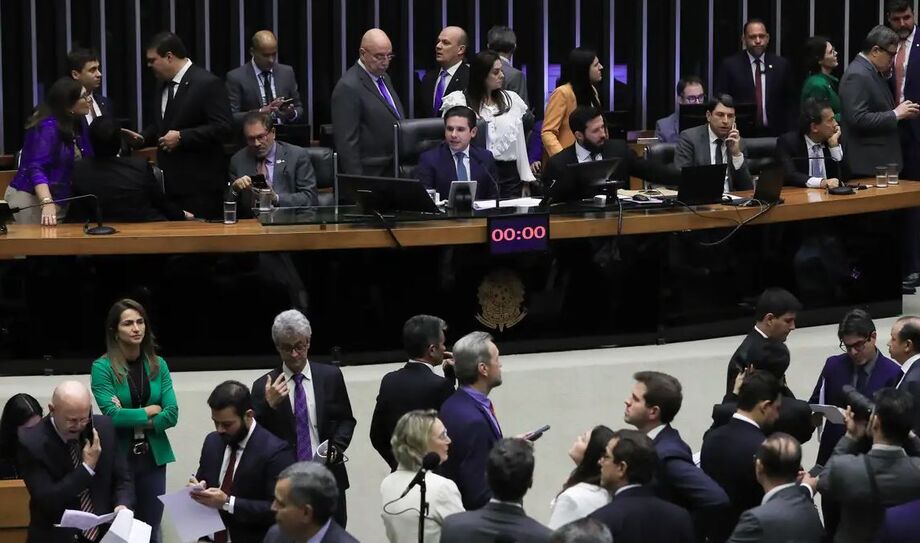Foram 314 votos a favor e 168 contra. Proposta resgata regra revogada em 2001.