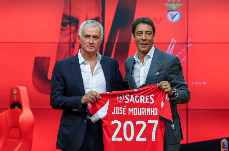 osé Mourinho é apresentado como novo técnico do Benfica e afirma estar mais altruísta e centrado no coletivo