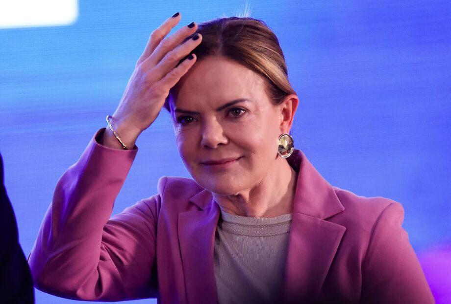 Gleisi Hoffmann, ministra da Casa Civil, discutiu o tema com ministros de partidos de centro