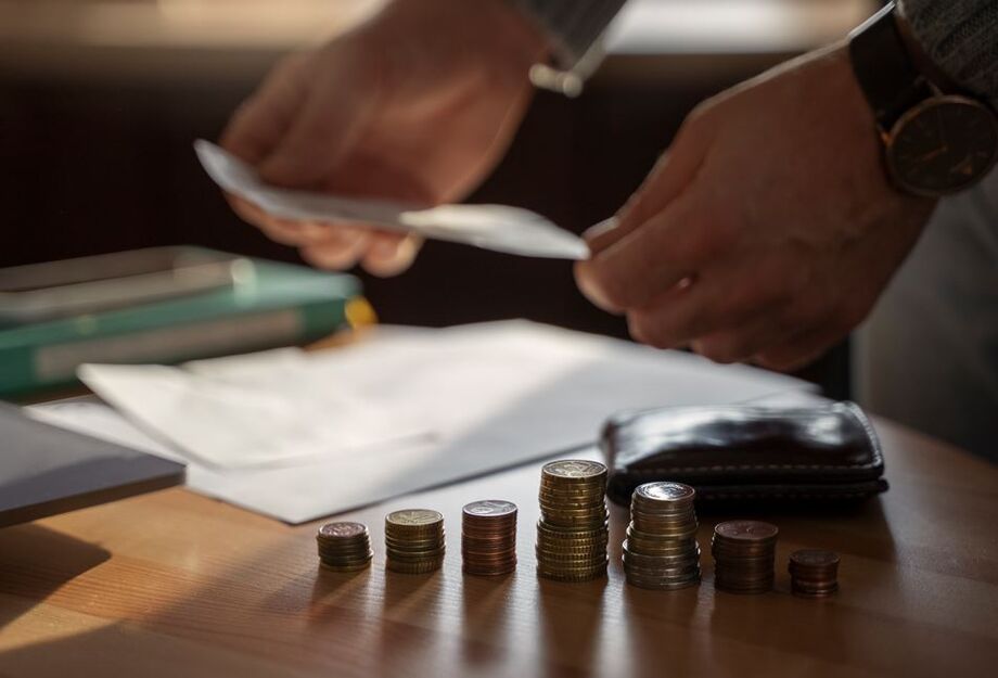 Arrecadação da previdência privada cai 11,7% até julho, mas setor segue robusto com R$ 1,7 trilhão em ativos, aponta Fenaprevi.