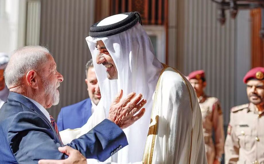Lula fala com o emir do Catar e reforça apoio à paz no Oriente Médio e cooperação internacional.
