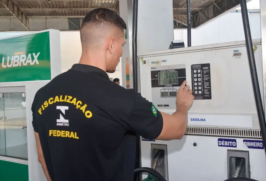 Operação Cadeia de Carbono e retém R$ 240 milhões em combustíveis suspeitos de fraude.
