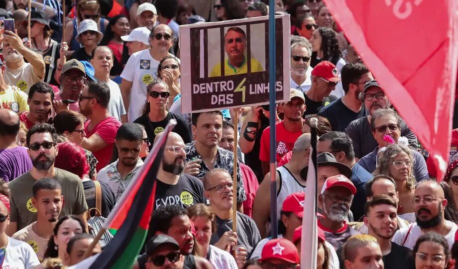 Protestos contra PEC da Blindagem e projeto de anistia tomam as ruas do país neste domingo