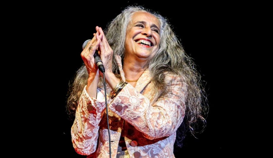 Maria Bethânia começa turnê comemorativa neste sábado, 6.